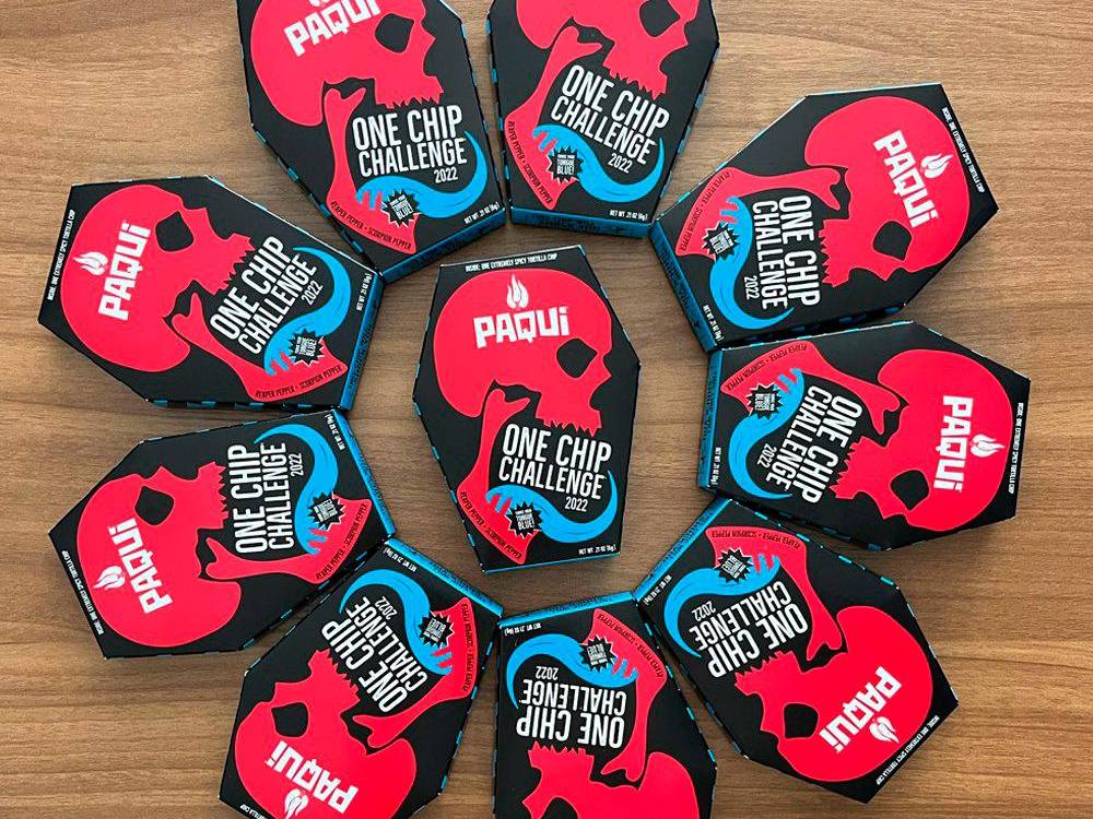 En la caja llega un solo nacho de color negro. /FOTO: PAQUI CHIPS