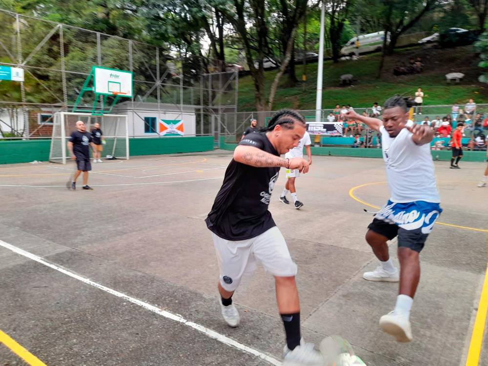 EN IMÁGENES: Estrellas, goles y corazón, para cumplir los sueños de los niños de Tricentenario