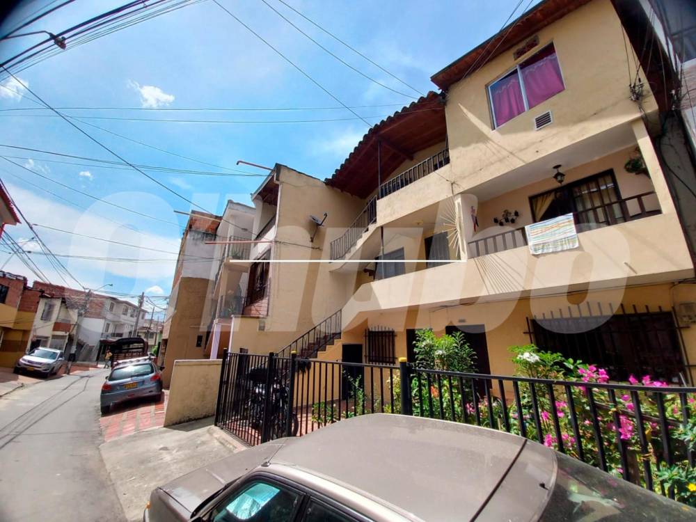 En el tercer piso de esta vivienda, en belén La Gloria, hallaron los cuerpos de Érica Paola y Juan Diego. /FOTO: MAURICIO PALACIO