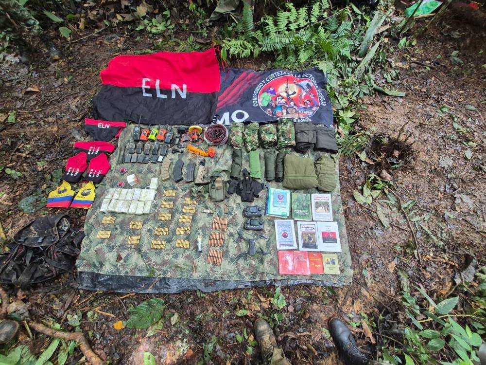 Algunos de los elementos encontrados. FOTO: @COL_EJERCITO