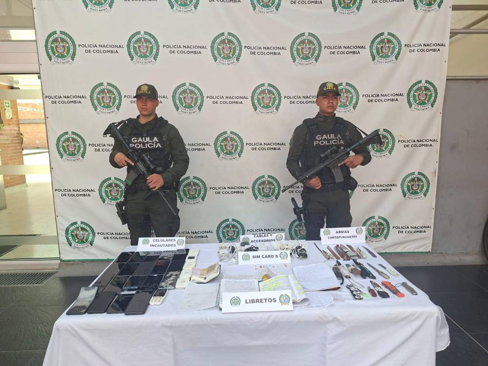 Desmantelan 'call center' criminal en la cárcel de Cómbita. <b><span class=mln_small-caps_mln>/ FOTO: POLICÍA NACIONAL</span></b>