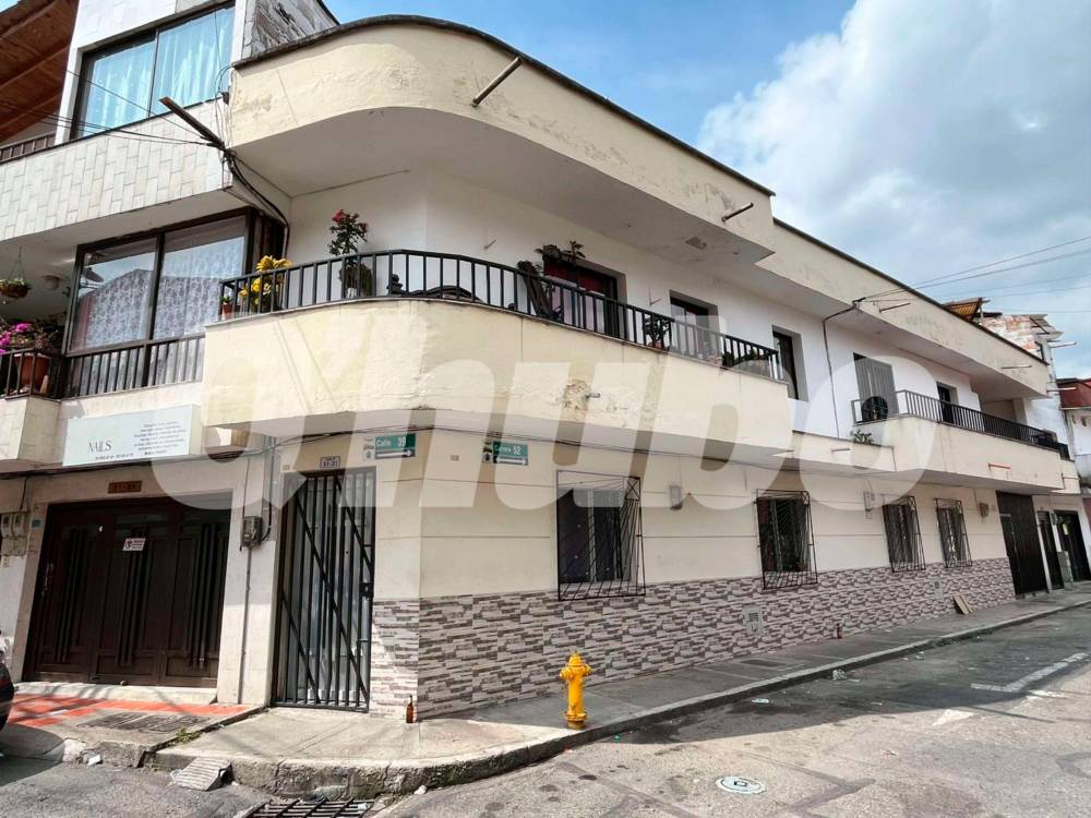 En el segundo piso de esta esquina del barrio San Isidro, de Itagüí, ocurrieron los hechos. /FOTO: ANDRÉS FELIPE OSORIO GARCÍA