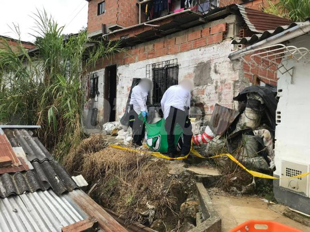 En la casa del fondo ocurrió el crimen de Ángela. La Sijín se encargó de las labores judiciales. <b><span class=mln_small-caps_mln>/FOTO: LAURA ROSA JIMÉNEZ VALENCIA</span></b>