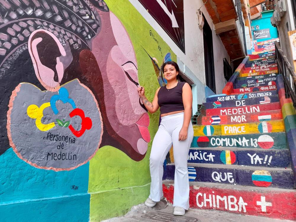Ana María Moreno, muralista de la comuna 13. /FOTO: DANIEL GONZÁLEZ JARAMILLO