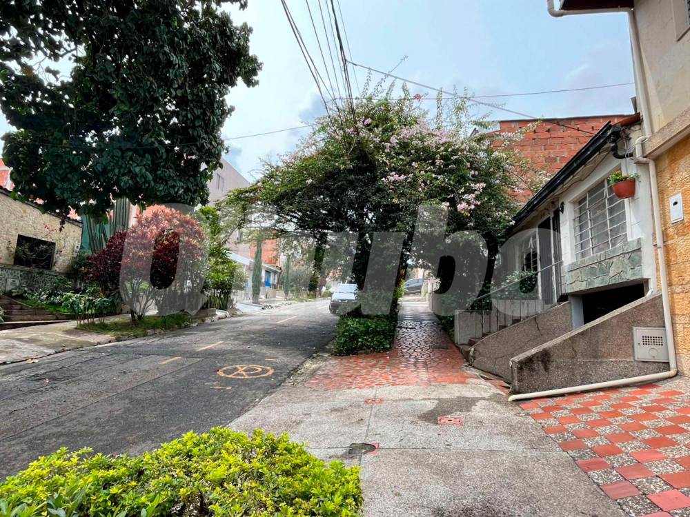 En esta cuadra del barrio Santa Mónica ocurrió el intento de robo y la agresión. /FOTO: ANDRÉS FELIPE OSORIO GARCÍA