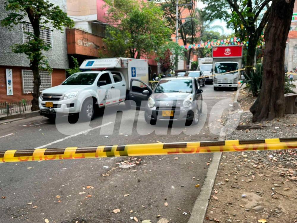 Agentes del Cuerpo Técnico de Investigación de la Fiscalía realizaron la inspección del cadáver. /FOTO: ANDRÉS FELIPE OSORIO GARCÍA