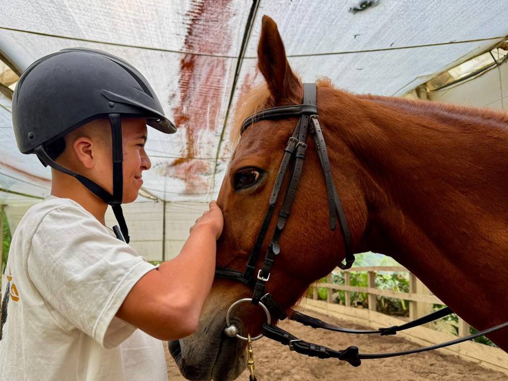 Juan José Betancur disfrutando su estadía en Medellín. FOTO: CUARTA BRIGADA