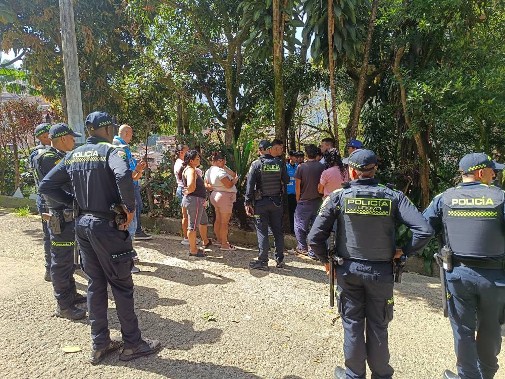 La comunidad no está de acuerdo con la demolición de viviendas.<b><span class=mln_small-caps_mln>/FOTO: CRISTIAN VÁSQUEZ</span></b>