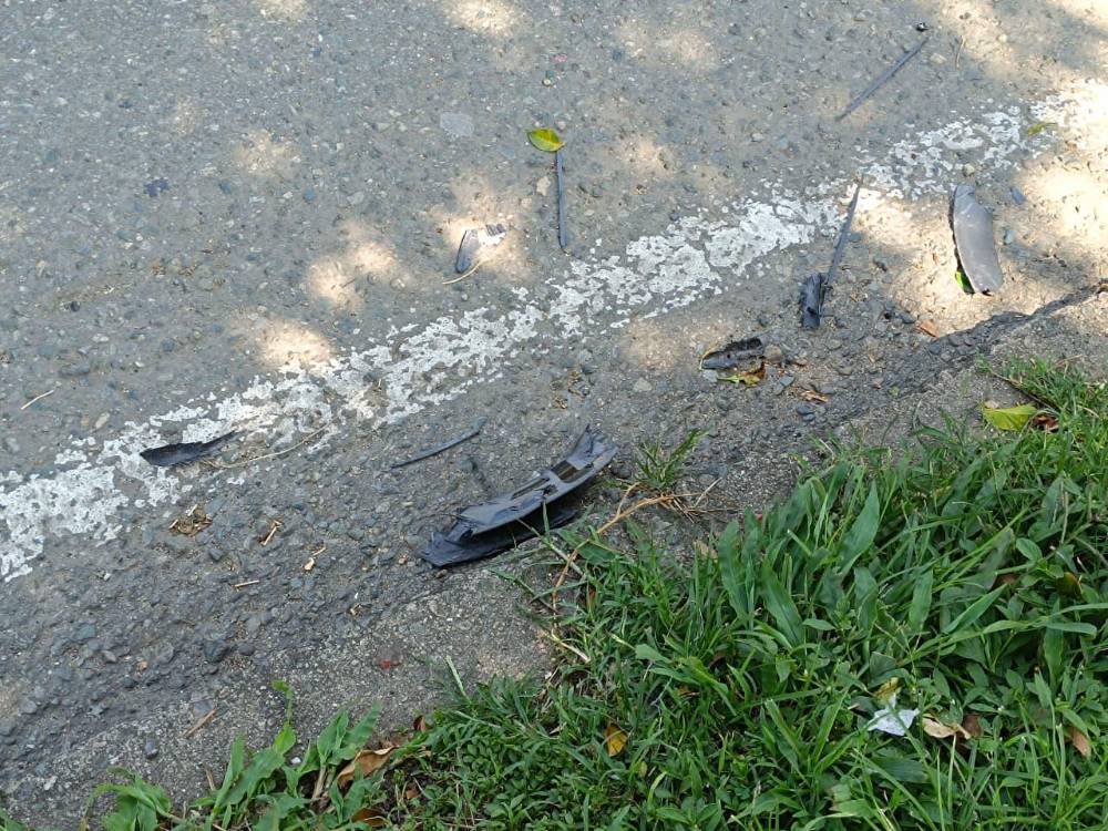 Algunas partes de la bicicleta que quedaron en el sitio del accidente. FOTO: Q’HUBO MEDELLÍN