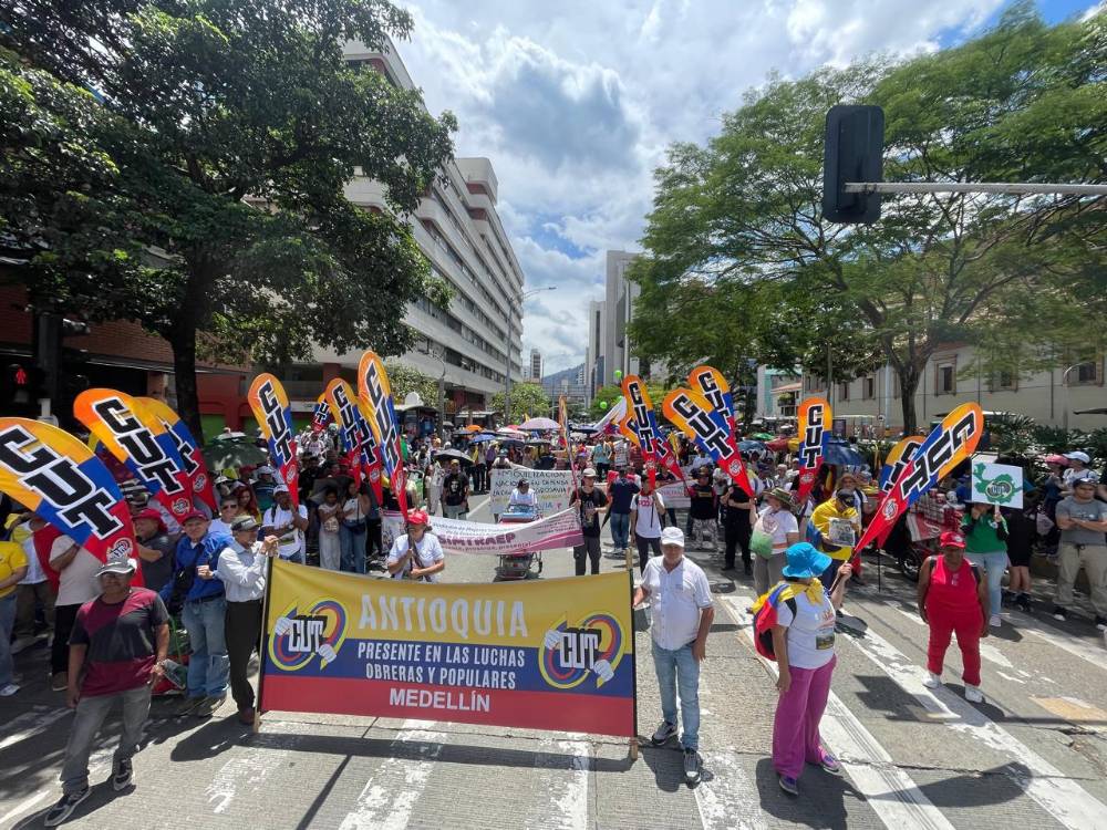 <span class=mln_uppercase_mln>La</span><b><span class=mln_uppercase_mln> marcha tuvo la presencia de varios sindicatos y organizaciones sociales. FOTO; MANUEL SALDARRIAGA</span></b>