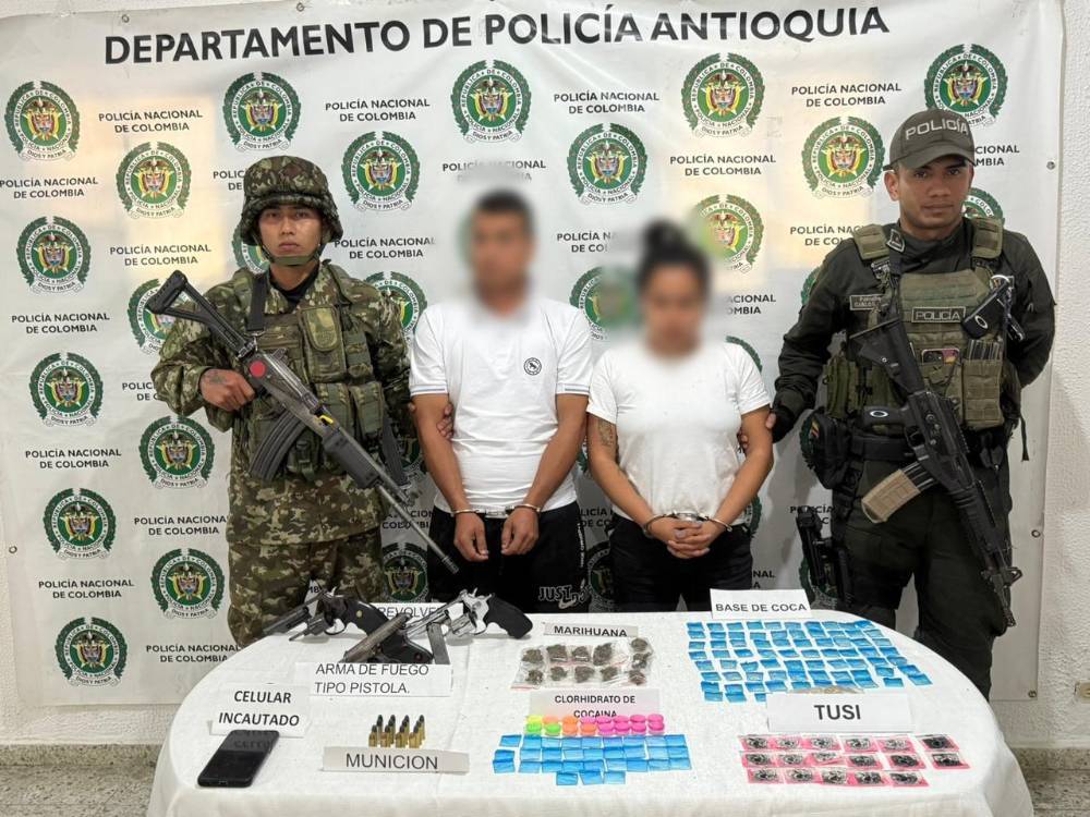 Captura de los señalados responsables de transportar droga y armas. FOTO: CORTESÍA POLIANTIOQUIA
