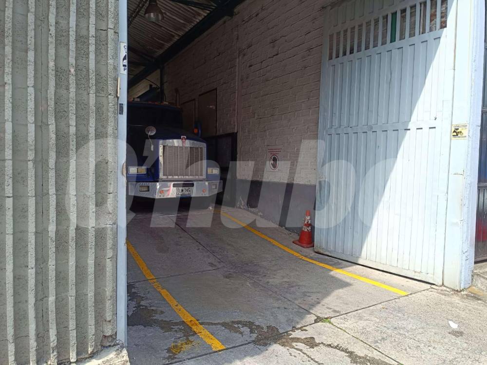 Delante de ese carro fue donde los compañeros traslaron a Fredy para ser atendido por personal médico del Cuerpo de Bomberos. <b><span class=mln_small-caps_mln>/FOTO: CRISTIAN VÁSQUEZ</span></b>