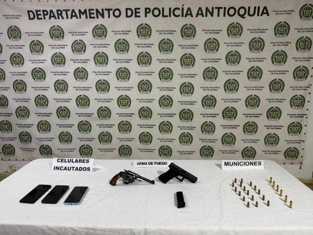 Elementos incautados durante el operativo. FOTO: POLICÍA ANTIOQUIA