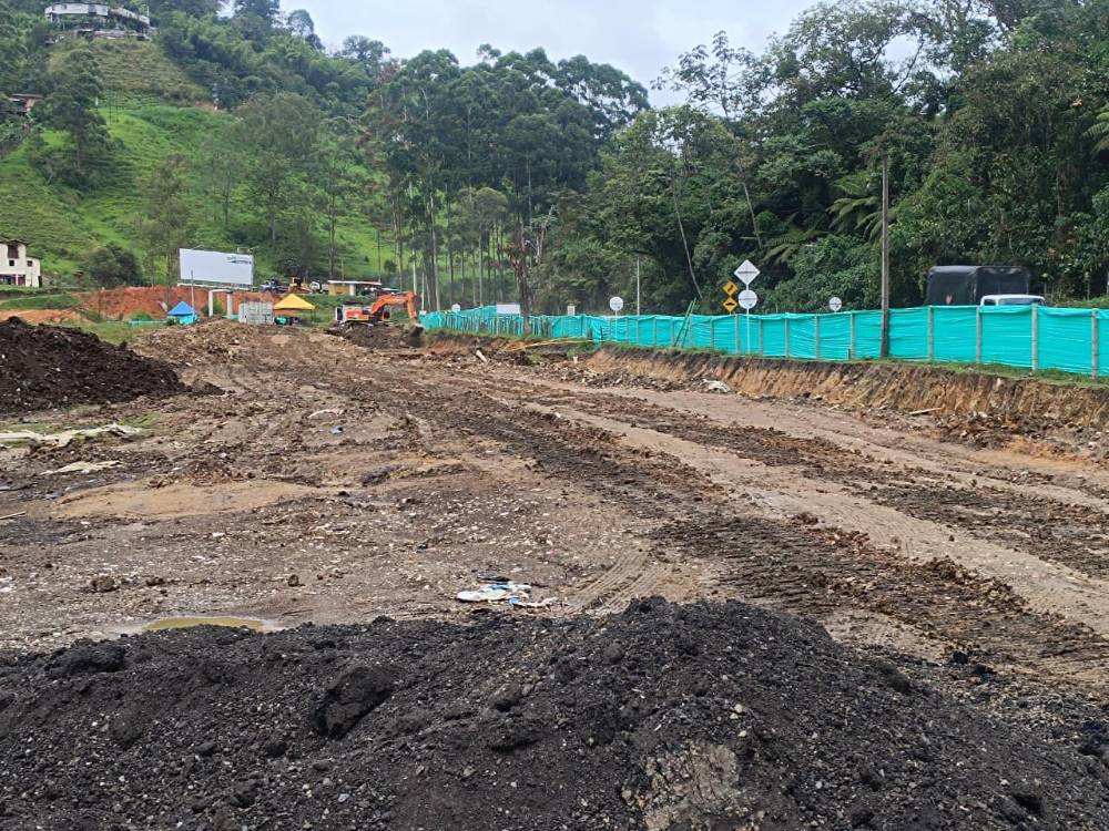 Así se ve actualmente el terreno dispuesto para instalar las nuevas casetas del peaje de Amagá. <b><span class=mln_small-caps_mln>/ FOTO: CRISTIAN VÁSQUEZ</span></b>