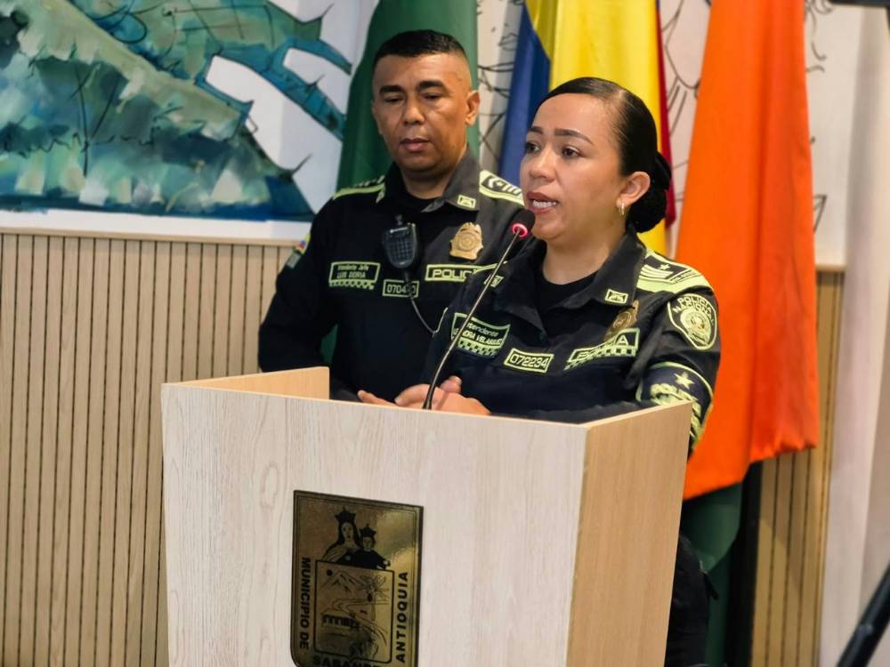 La intendente María Alejandra Velásquez. FOTO: POLICÍA METROPOLITANA DEL VALLE DE ABURRÁ