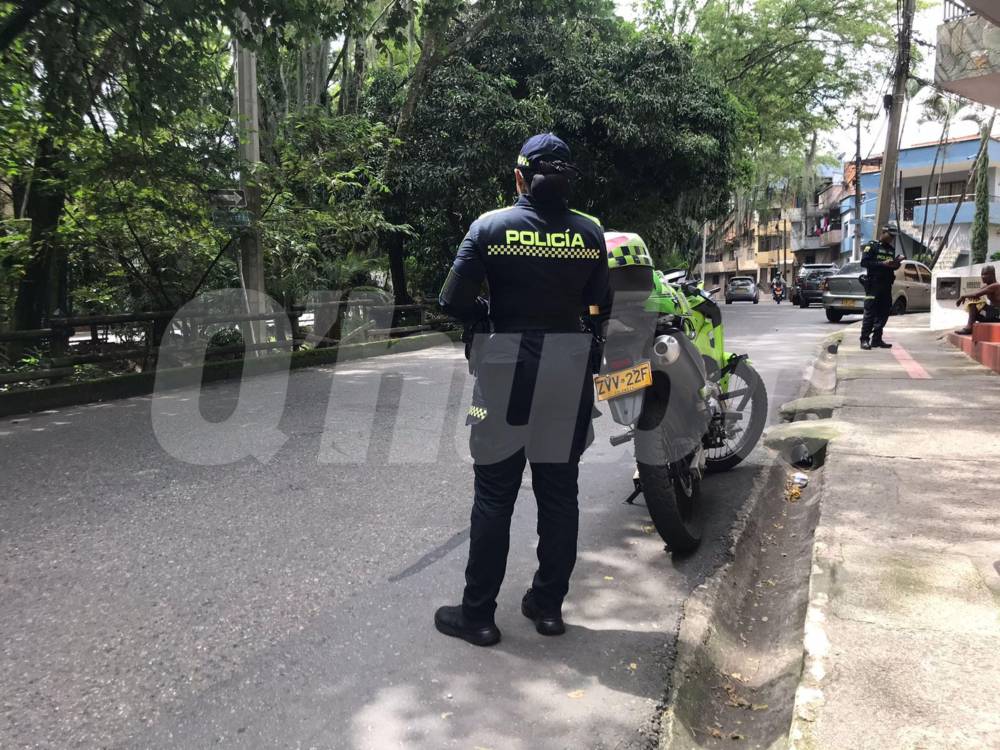 Tras el crimen, la Policía llegó al sector para buscar información que les permita esclarecer los hechos. FOTO: LAURA ROSA JIMÉNEZ VALENCIA