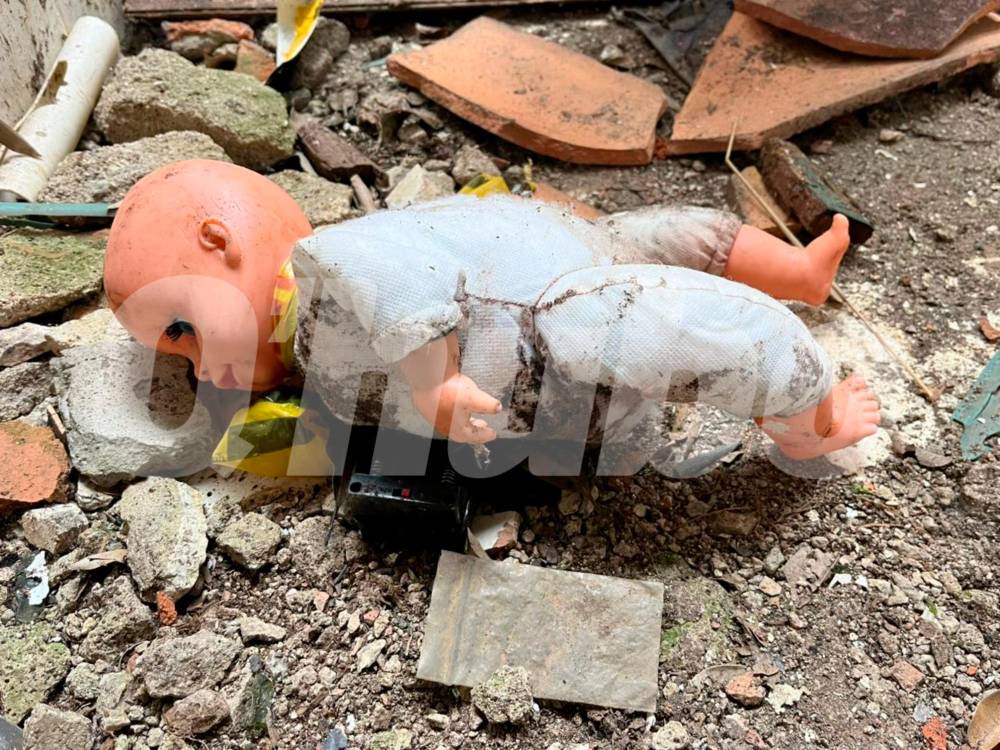 Muñeco hallado en antiguo orfanato de Copacabana. /FOTO: ANDRÉS FELIPE OSORIO GARCÍA