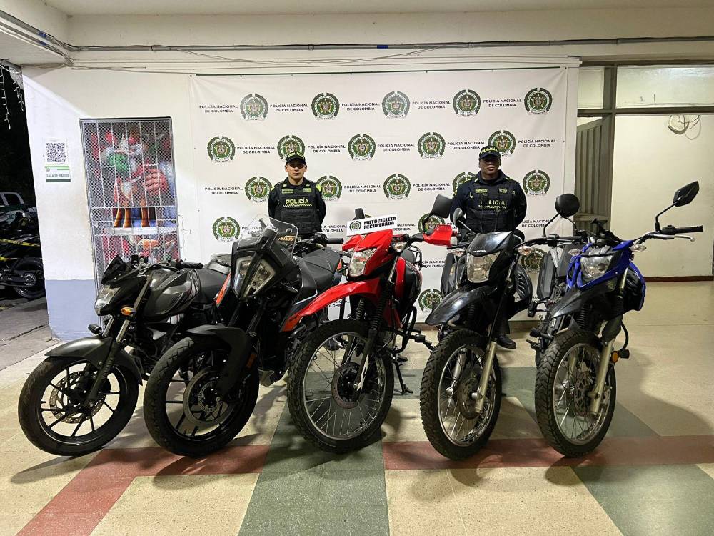 Las cinco motos recuperadas en Manrique. FOTO: POLICÍA METROPOLITANA VALLE DE ABURRÁ
