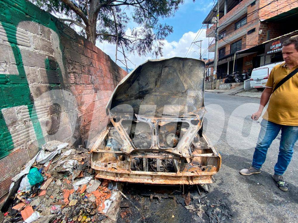 Así quedó uno de los vehículos que fue alcanzado por las llamas. /FOTO: ANDRÉS FELIPE OSORIO GARCÍA