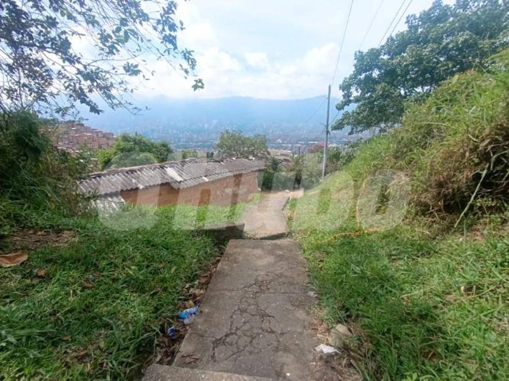 Escaleras donde fue asesinado a bala Cristian Úsuga. FOTO: ALEJANDRA MORALES