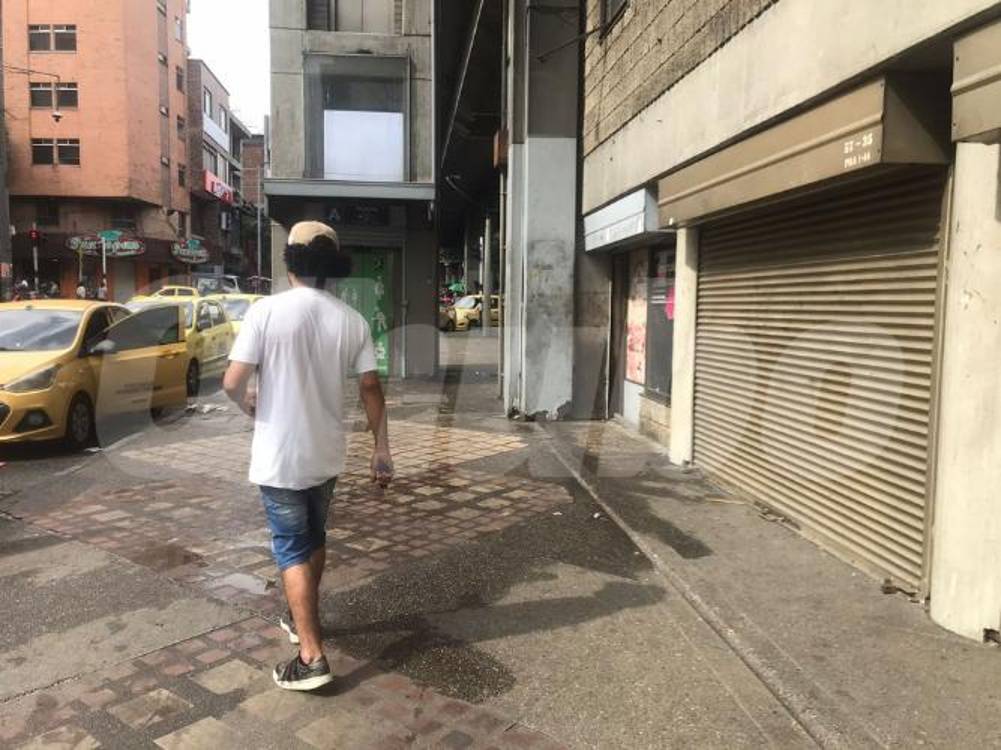 En este lugar cayó desplomado el hombre que murió tras la discusión. FOTO: LAURA ROSA JIMÉNEZ VALENCIA