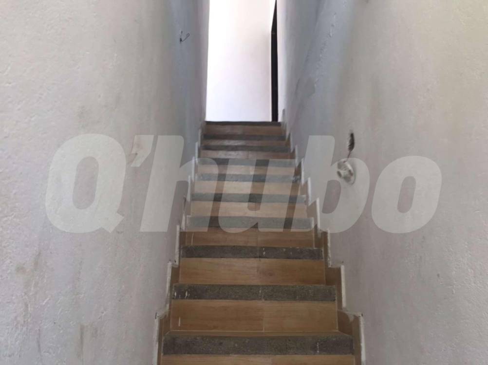 En las escalas de acceso al lugar quedaron manchas de sangre. <b><span class=mln_small-caps_mln>/FOTO: LAURA ROSA JIMÉNES VALENCIA</span></b>