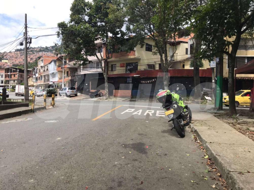 Tras el crimen, la Policía ha estado dando rondas por la zona. <b><span class=mln_small-caps_mln>/ FOTO: LAURA ROSA JIMÉNEZ VALENCIA</span></b>