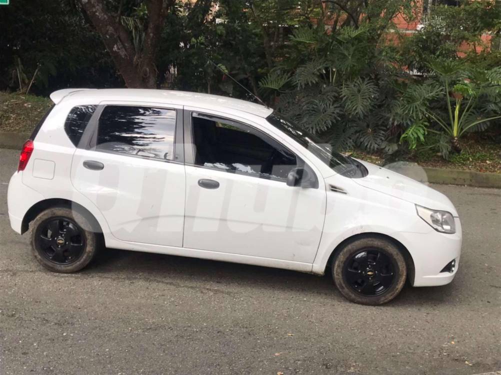 Los disparos fueron recibidos por el vidrio trasero del vehículo y la ventanilla del copiloto. <b><span class=mln_small-caps_mln>/FOTO: LAURA ROSA JIMÉNEZ VALENCIA</span></b>