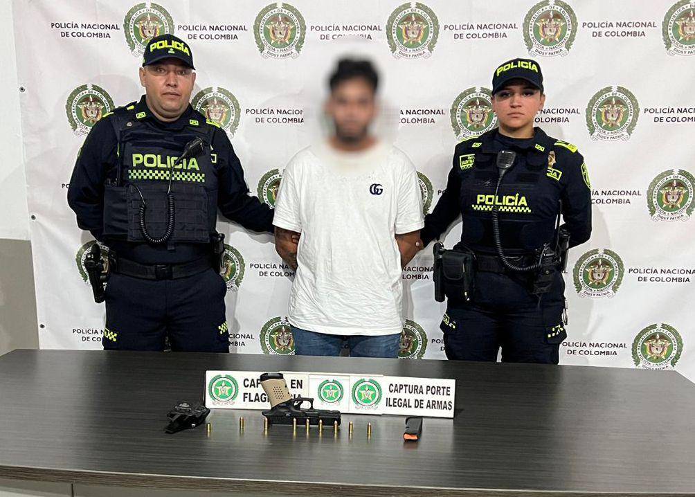 Dispararon desde una casa: mujer policía resultó herida en medio de una captura en Aranjuez