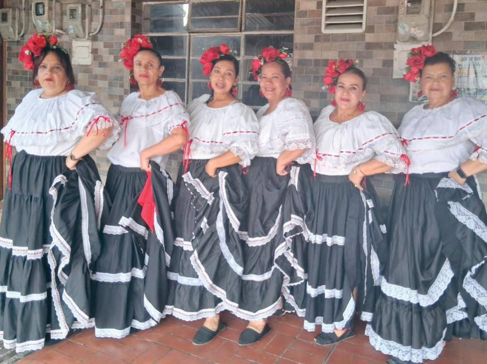 Ella son algunas de las damas que se sumaron a esta actividad. FOTO: CORTESÍA
