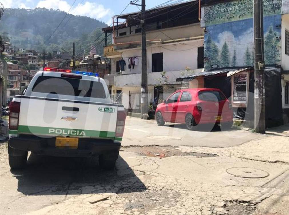 La Policía estuvo en la zona indagando por este crimen. FOTO: LAURA ROSA JIMÉNEZ VALENCIA