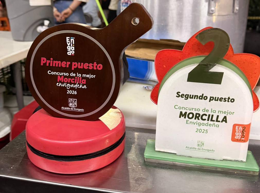 Estas fueron las condecoraciones recibidas en 2025 y, la más reciente, la de 2026 como mejor morcilla de Envigado. FOTO: CORTESÍA