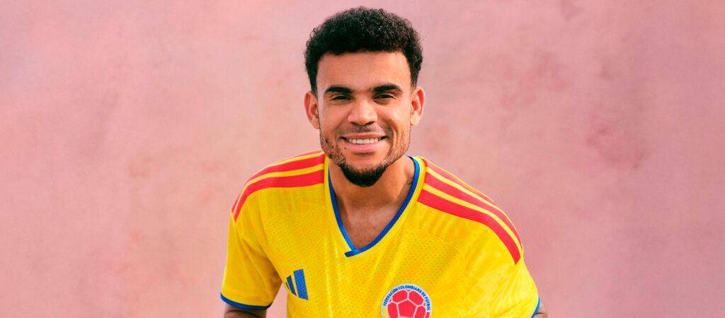 Luis Díaz fue el modelo de la nueva casaca tricolor. /FOTO: FCF