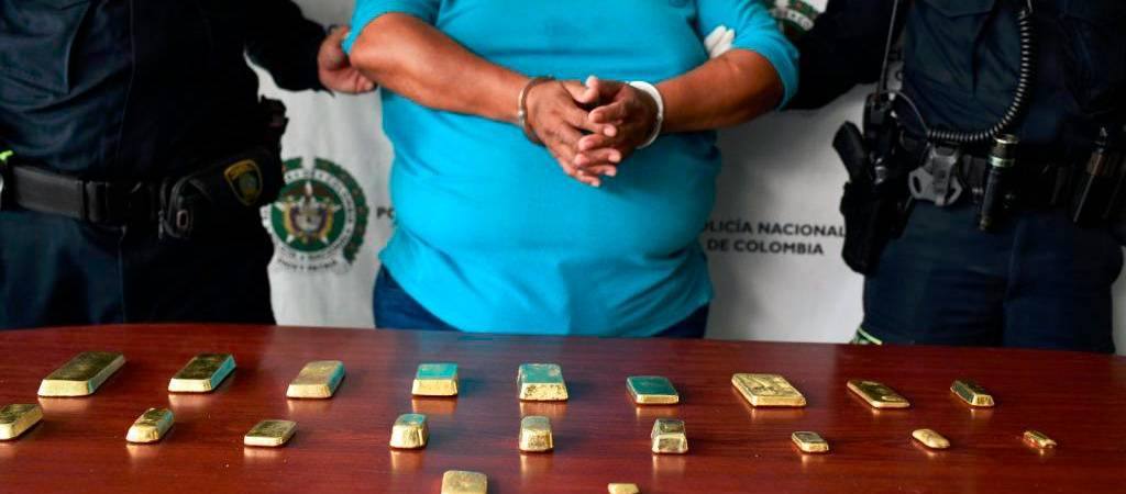 Este hombre tenía en su poder 20 lingotes de oro. /FOTO: POLICÍA NACIONAL.