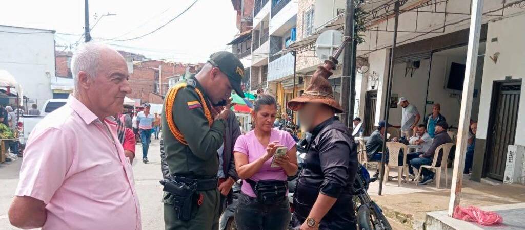 Así fue sorprendido el supuesto chamán. /FOTO: CORTESÍA