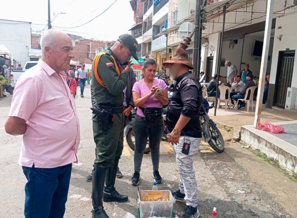 Así fue sorprendido el supuesto chamán. /FOTO: CORTESÍA
