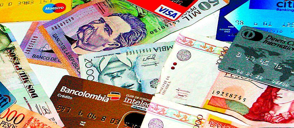 Compras con tarjetas de crédito saldrán más caras. /FOTO ILUSTRATIVA: JAIME PÉREZ MUNÉVAR