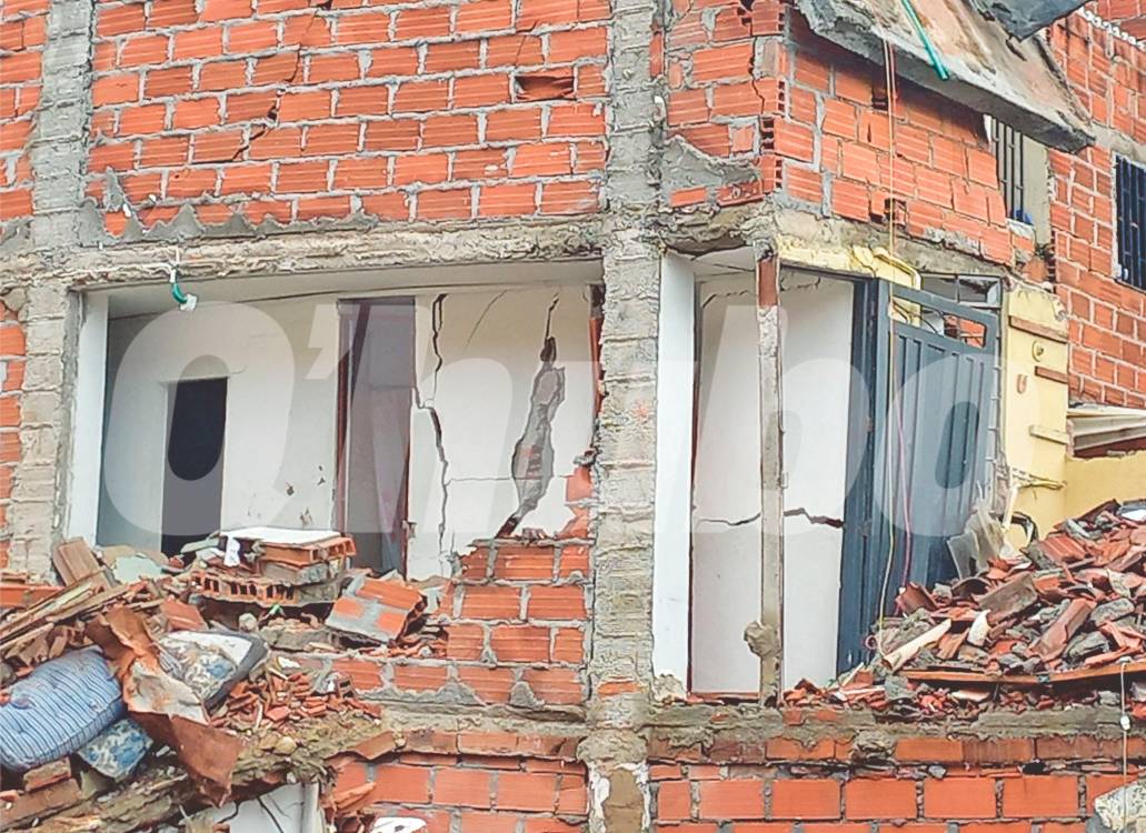Las grietas en las propiedades son evidentes y en cualquier momento pueden colapsar las casas. /FOTO: MAURICIO ANDRÉS PALACIO BETANCUR