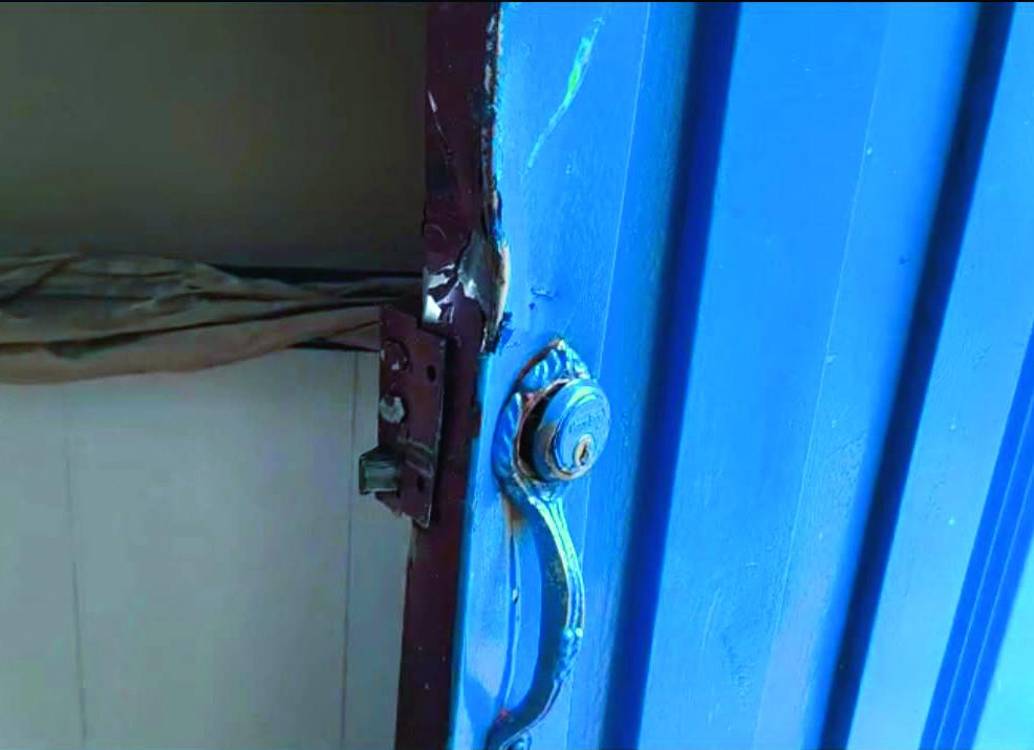Las chapas de las puertas fueron forzadas. FOTO: CORTESÍA