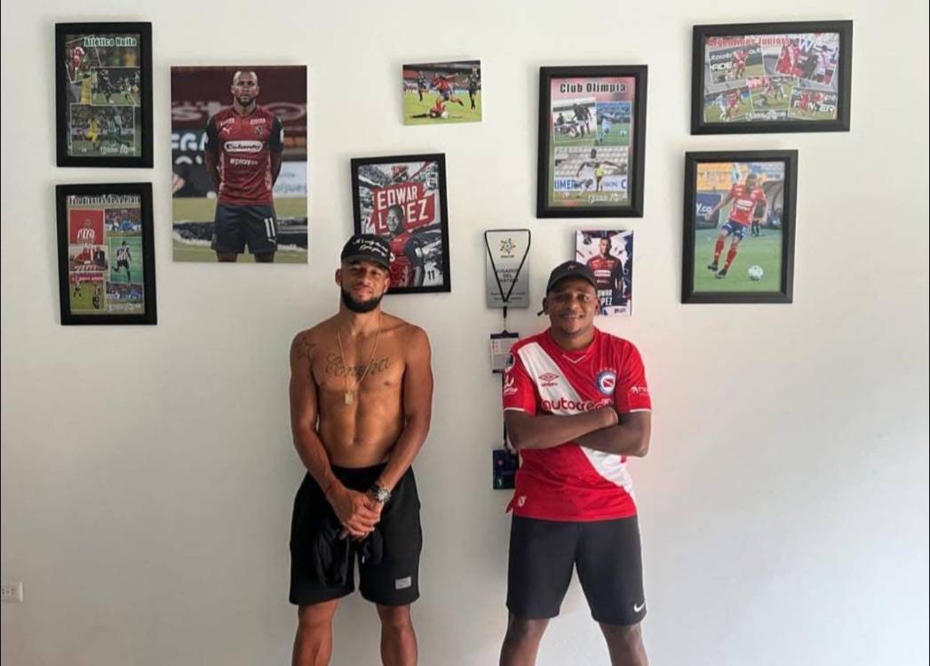 Edwar López (izq) acompañado por Daniel Garrido. <b><span class=mln_small-caps_mln>/ FOTO: PRENSA PAISA</span></b>