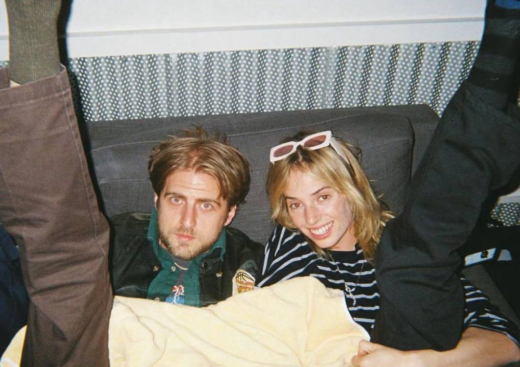 Christian Lee Hutson y Maya Hawke. FOTO: CHRISTIANLEEHUTSON