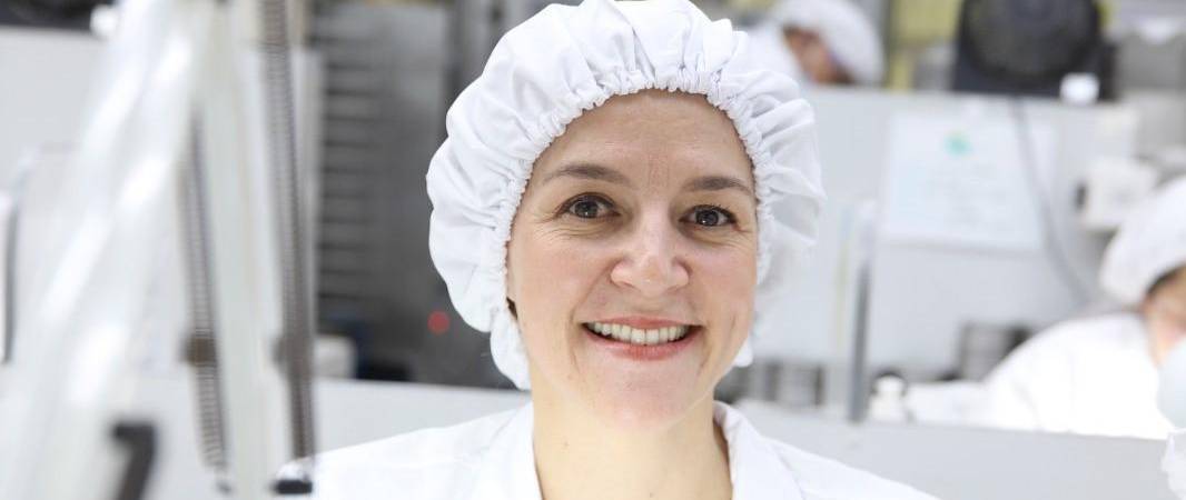 Isabel Cristina Suárez, quien sobresale también por su alegría, llega muy temprano siempre a su empresa, ubicada en Guarne, donde también reside. FOTOS: CORTESÍA