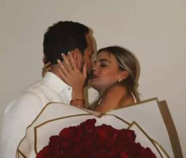 El presidente Abelardo de la Espriella se lució con el regalo para su esposa Ana Lucía Pineda por Amor y Amistad. Además, le dejó una romántica dedicatoria. FOTOS: INSTAGRAM @DELAESPRIELLA_STYLE