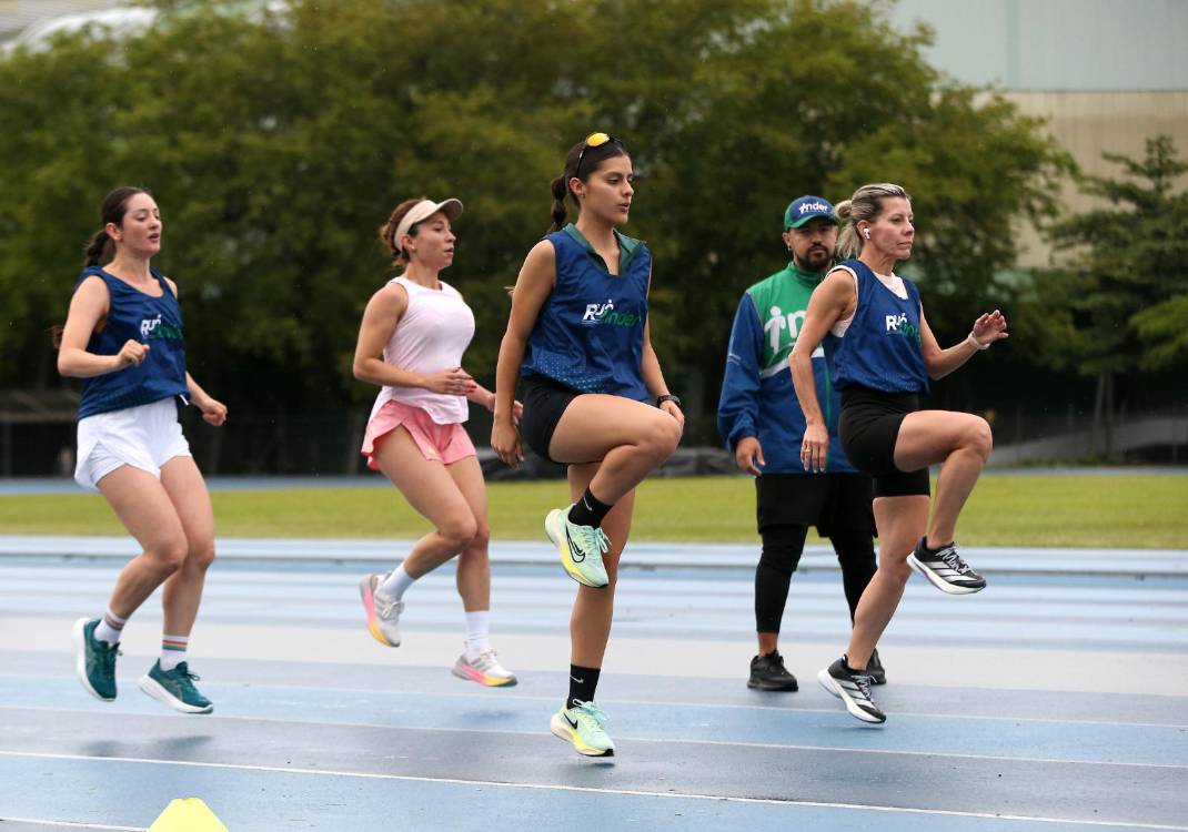 Uno de los propósitos de esta comunidad es que con ayuda de expertos los runners perfeccionen su técnica. <b><span class=mln_small-caps_mln>/ FOTO: CORTESÍA ALCALDÍA DE MEDELLÍN.</span></b>