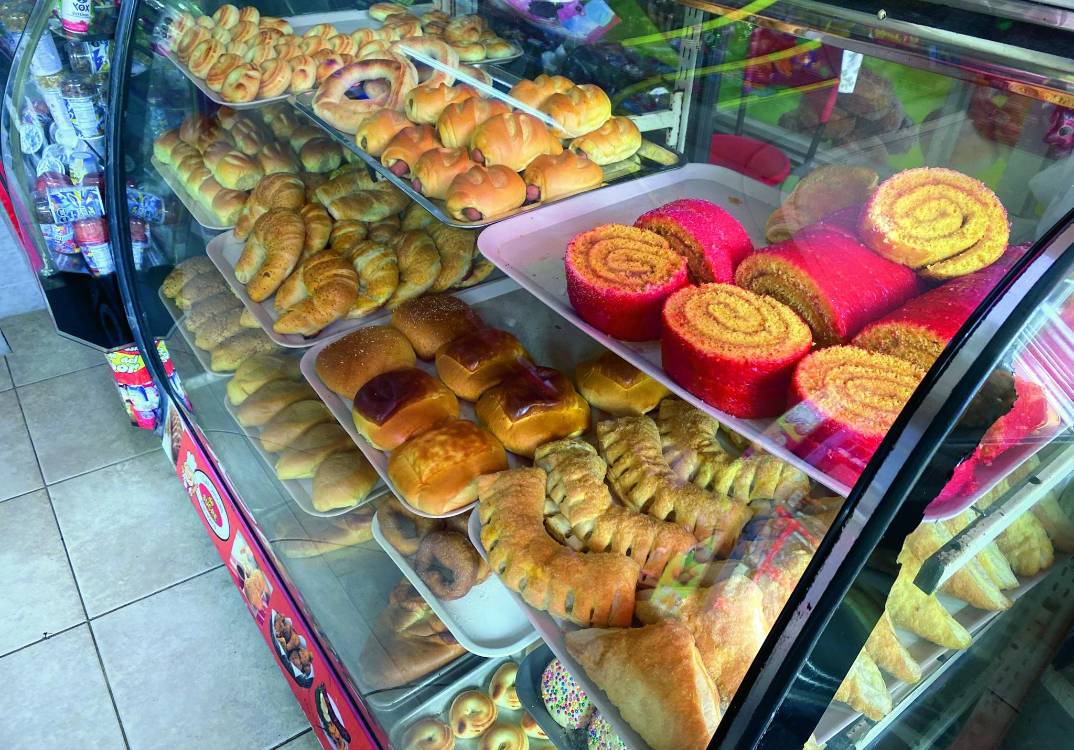 La panadería Placita Pan ha notado el incremento en insumos como el azúcar y la harina, pero persiste el pan de $ 500. FOTO: ALEJANDRO ZAPATA