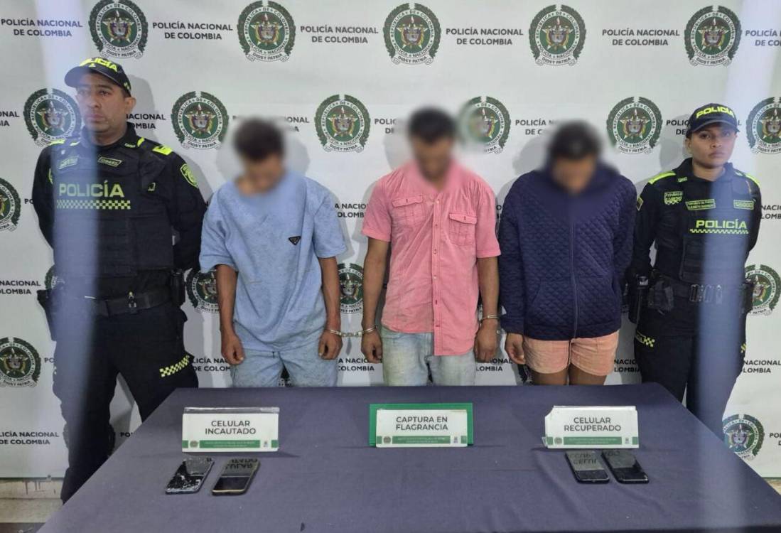Capturados por secuestro extorsivo en zona rural de Bello. FOTO: CORTESIA POLICÍA METROPOLITANA DEL VALLE DE ABURRÁ.