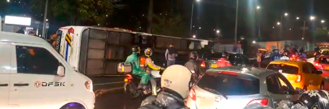 Grave accidente de un bus en Bello dejó 20 personas heridas