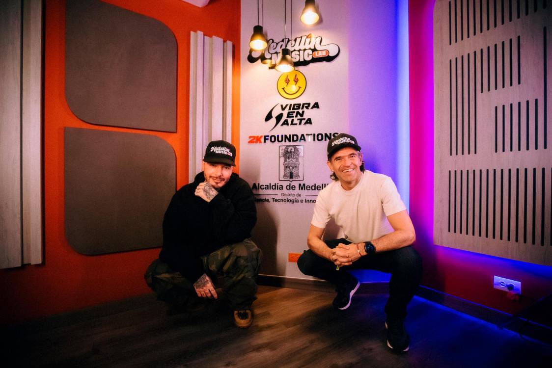 $!J Balvin y el alcalde Federico Gutiérrez. El estudio hace parte de un proyecto de Medellín llamado Music Lab. /FOTO: CORTESÍA