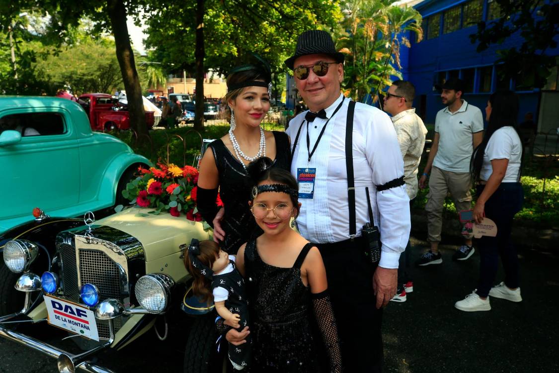 Esta familia se metió en el cuento y la dieron toda con la pinta.