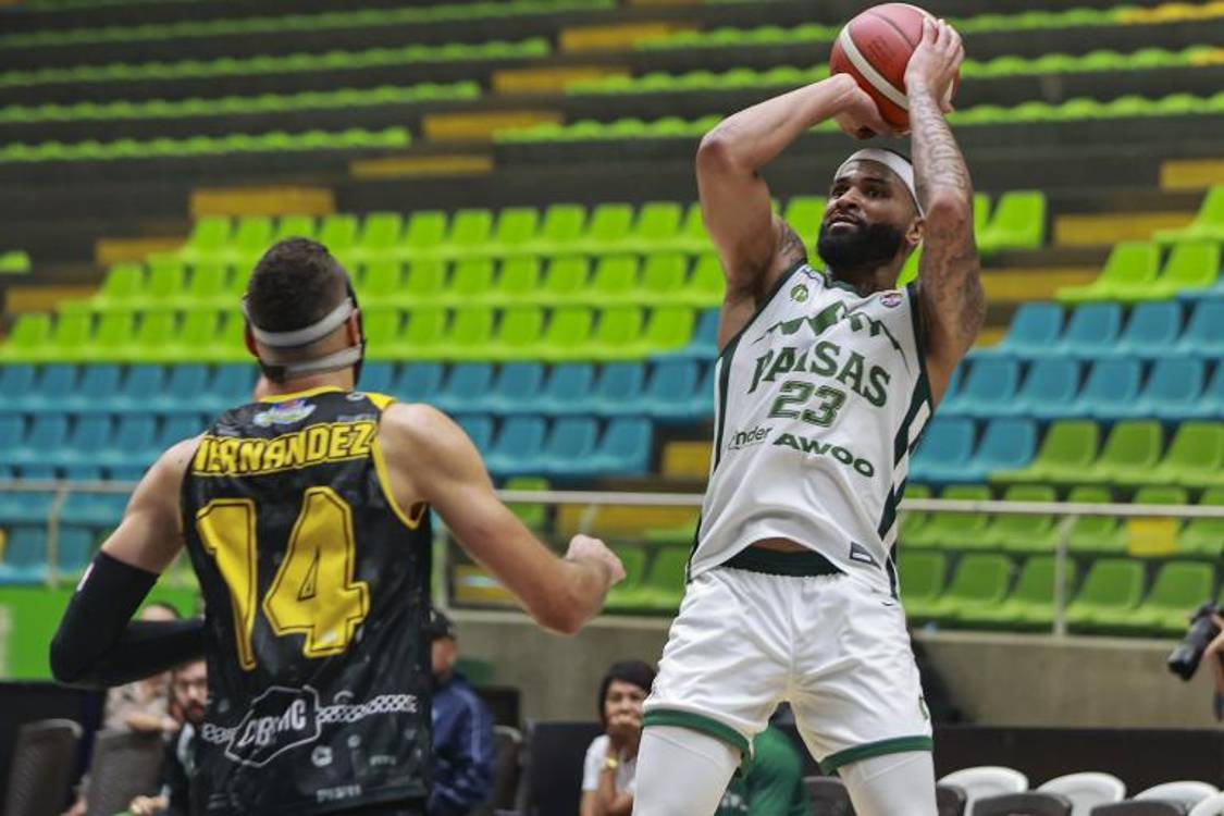 El base Cris Crawford aportó 16 puntos en este juego, ratificándose como una de las estrellas del equipo antioqueño. FOTO: ARCHIVO – MANUEL SALDARRIAGA